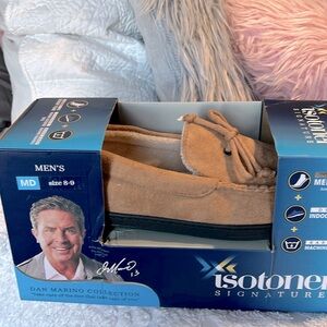 Isotoner Memory Foam Slippers Buckskin New